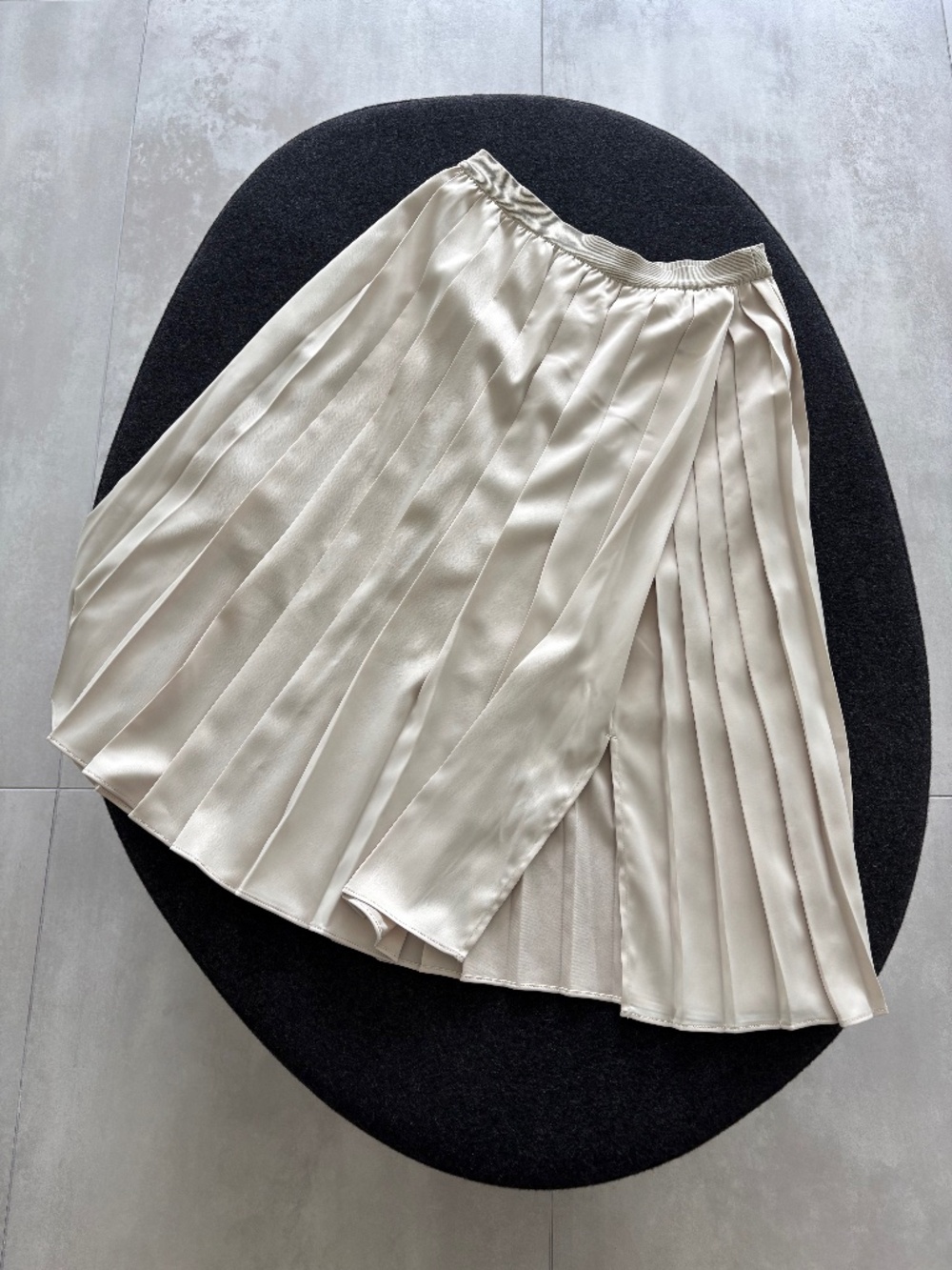 🤍UNIQLO Off White Asymmetry Pleated Midi Skirt Size S
